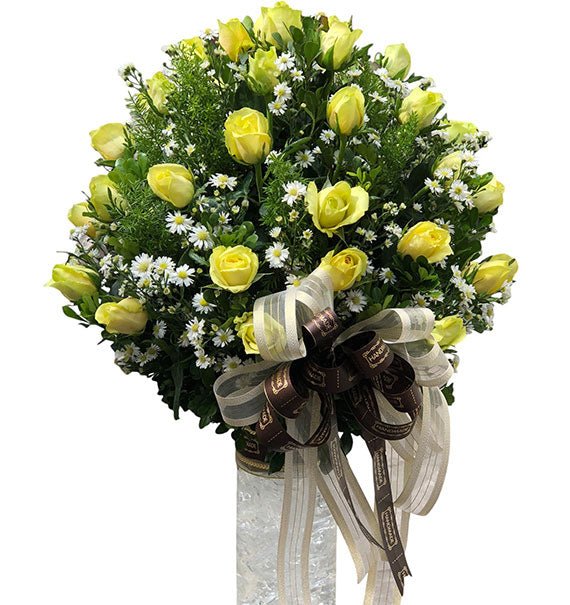 48 Yellow Roses In Vase
