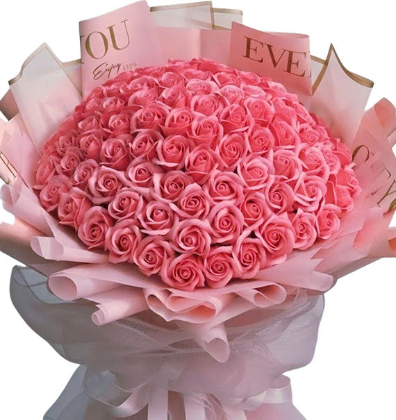 A Hug In Waxed Roses For Mom Vietnam