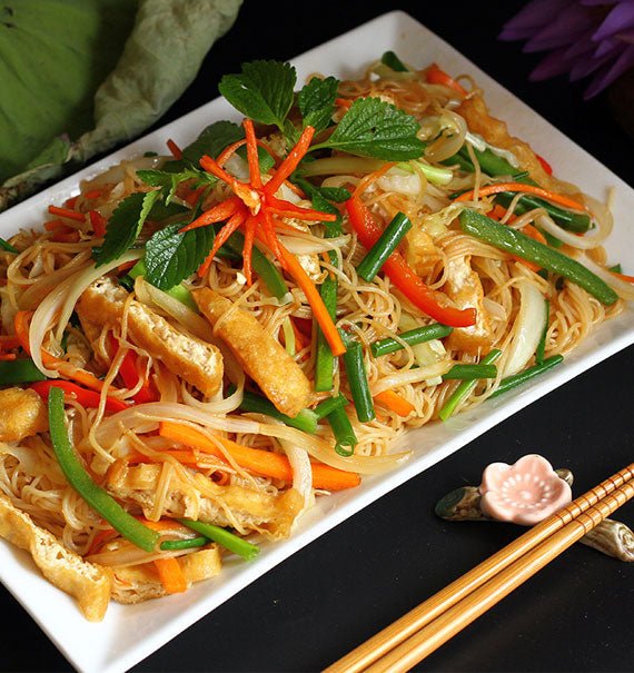 Stir Fried Rice Noodles With Vegetables
