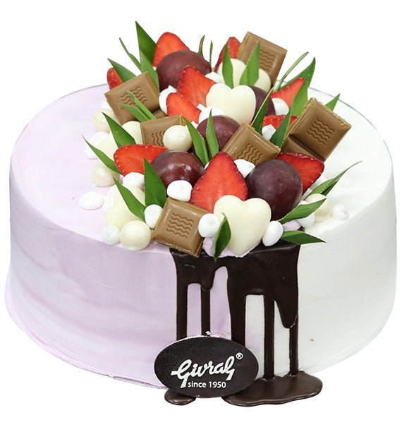 Strawberry Cloud & Chocolate Cake Givral Vietnam