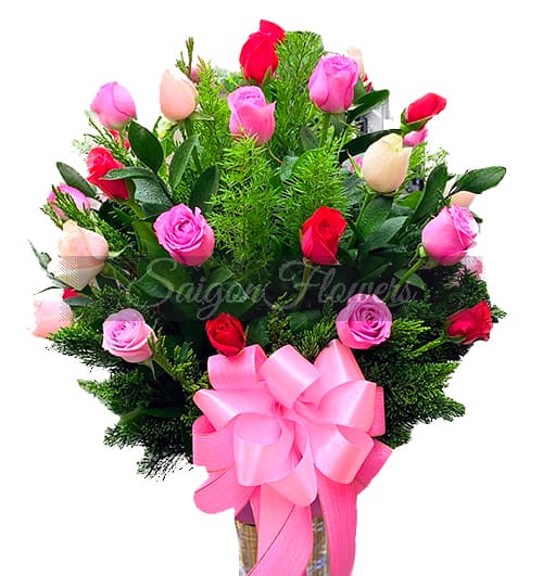 24-mixed-roses-in-vase