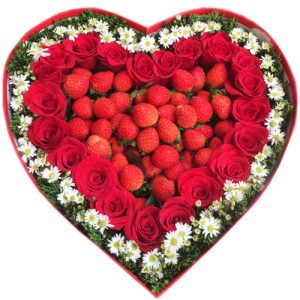 roses-and-strawberries-heart-box