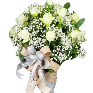 white-rose-in-vase
