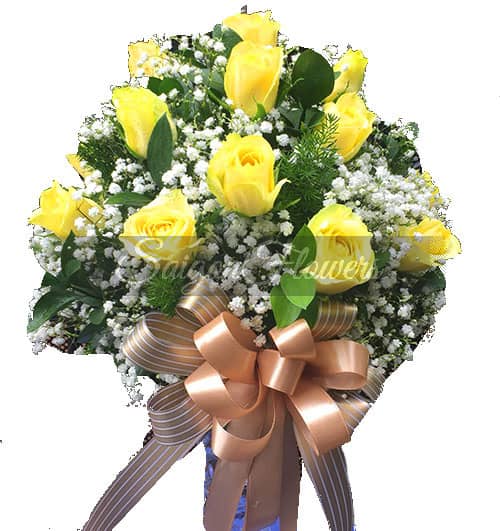 yellow-rose-in-vase