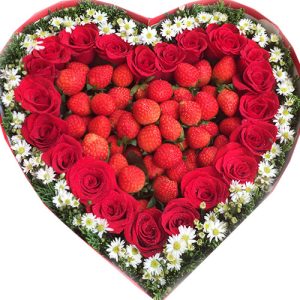 strawberries-&-roses-heart-box