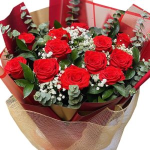 12-red-roses-womens-day