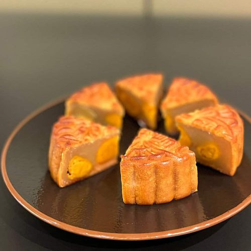 Mooncake filled with lotus seeds